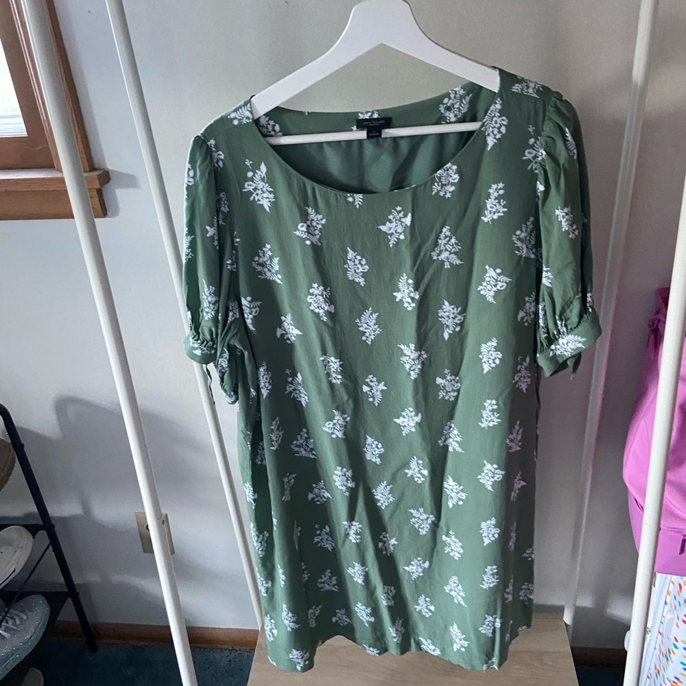 Ann Taylor Green Floral Dress